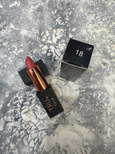 Load image into Gallery viewer, HYDRATING LONG LASTING LIPSTICK