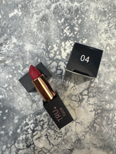 Load image into Gallery viewer, HYDRATING LONG LASTING LIPSTICK