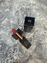 Load image into Gallery viewer, HYDRATING LONG LASTING LIPSTICK