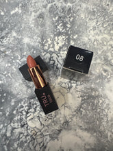 Load image into Gallery viewer, HYDRATING LONG LASTING LIPSTICK